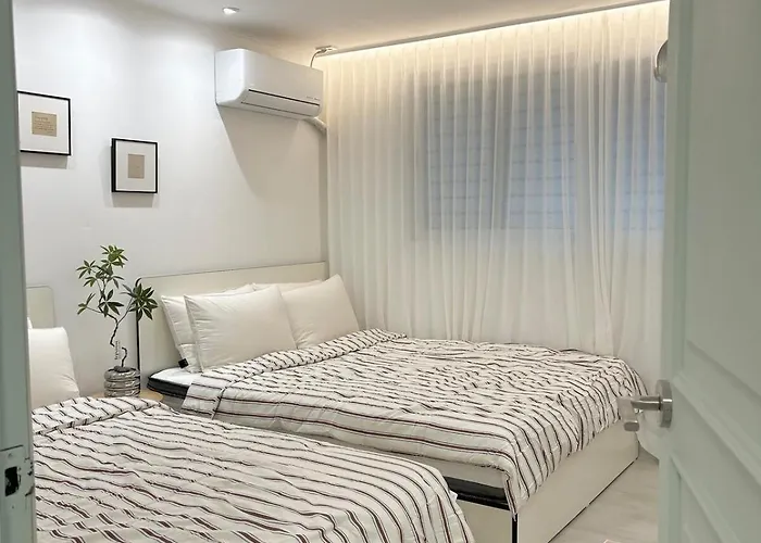 3 Minutes On Foot From Yeonsinnae Station I Gyeongbokgung Palace - Jongno 3-ga - Gwanghwamun - Bukhansan Villa *