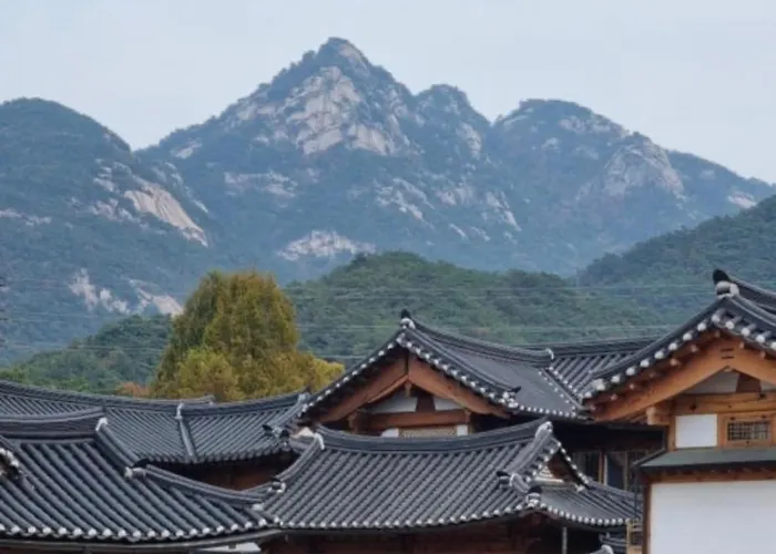 3 Minutes On Foot From Yeonsinnae Station I Gyeongbokgung Palace - Jongno 3-ga - Gwanghwamun - Bukhansan 首爾