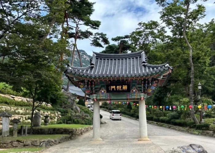 3 Minutes On Foot From Yeonsinnae Station I Gyeongbokgung Palace - Jongno 3-ga - Gwanghwamun - Bukhansan Seoel